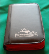 sub-base Logbuch mit Joy-Venture-Diving Logo, Farbe: schwarz/rot